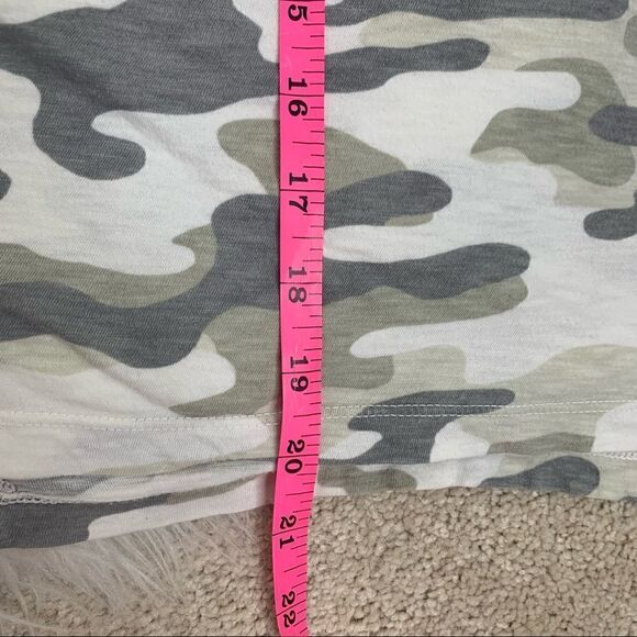 Sundry V neck Gray Cropped Oversized Long Sleeve Camouflage Tee Shirt - Picture 4 of 7